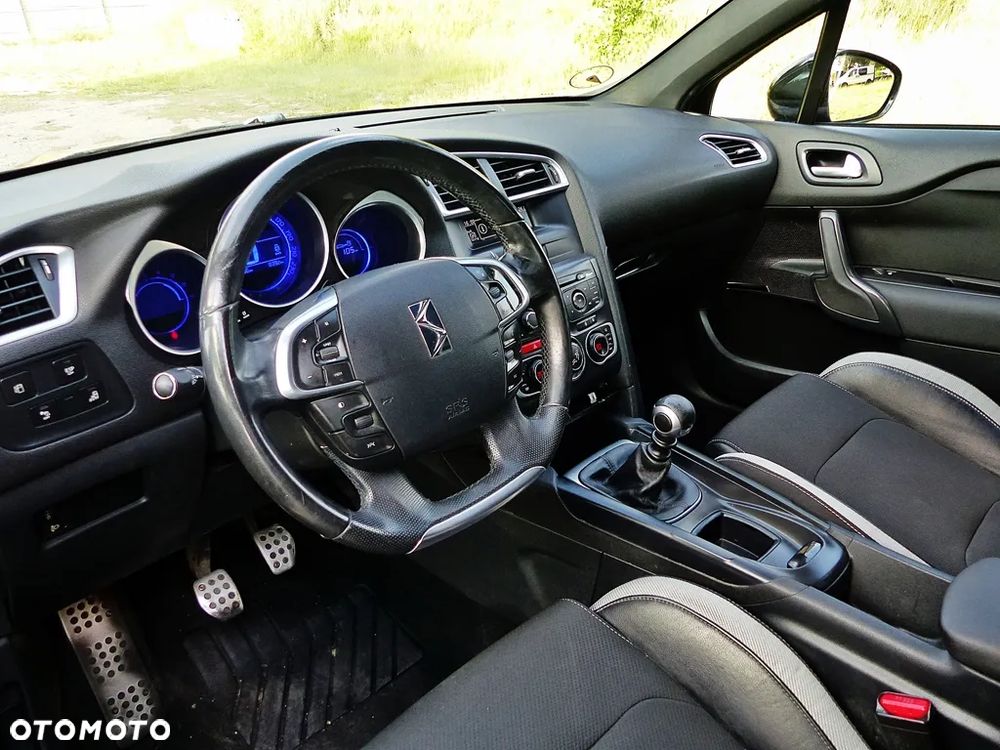 Citroën DS4 1.6 HDi SoChic - 17