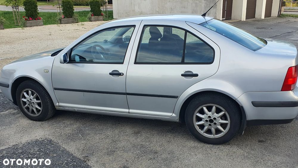 Volkswagen Bora 1.6 Comfortline - 1