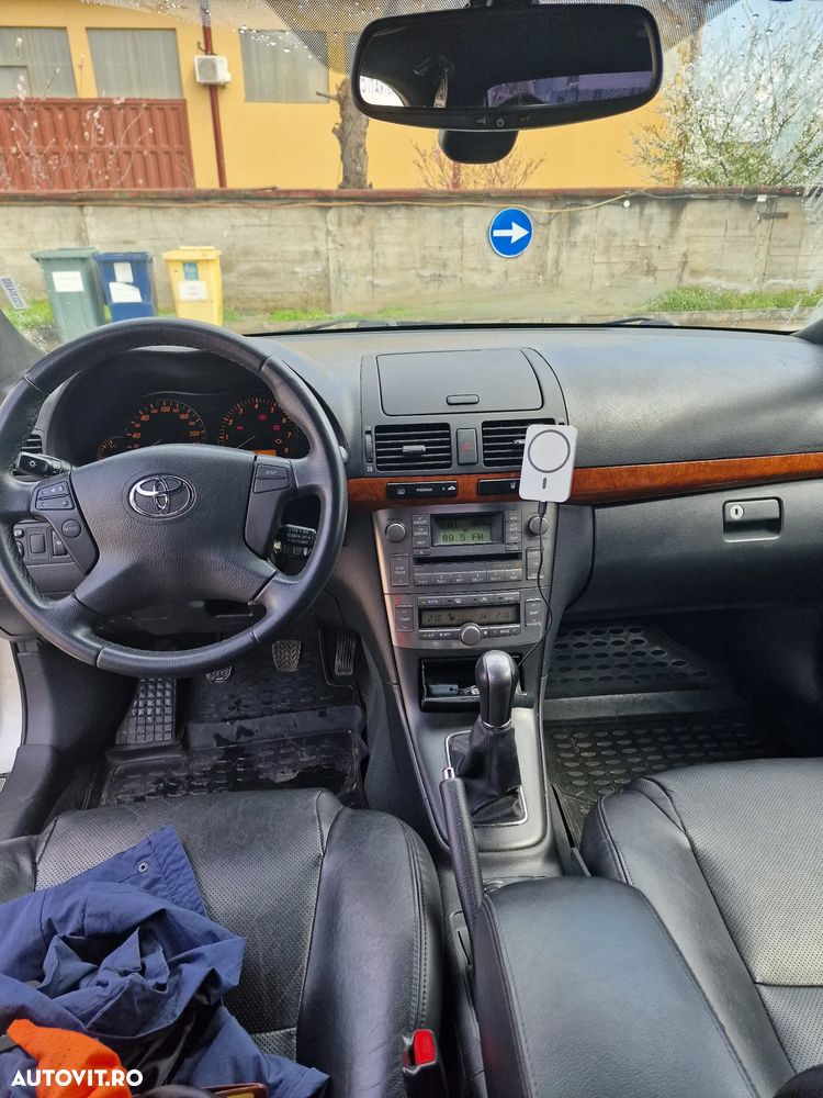 Toyota Avensis 2.0 Luxury - 5