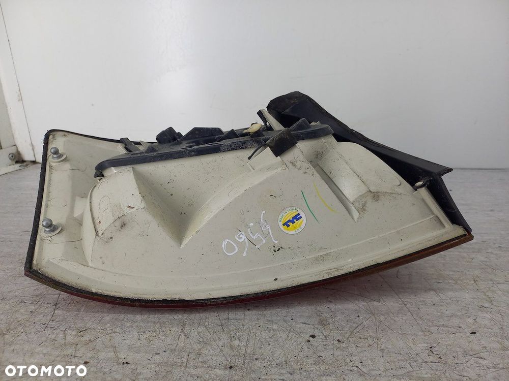 LAMPA TYLNA PRAWA AUDI A4 B6  11 A467 TYC SEDAN - 2