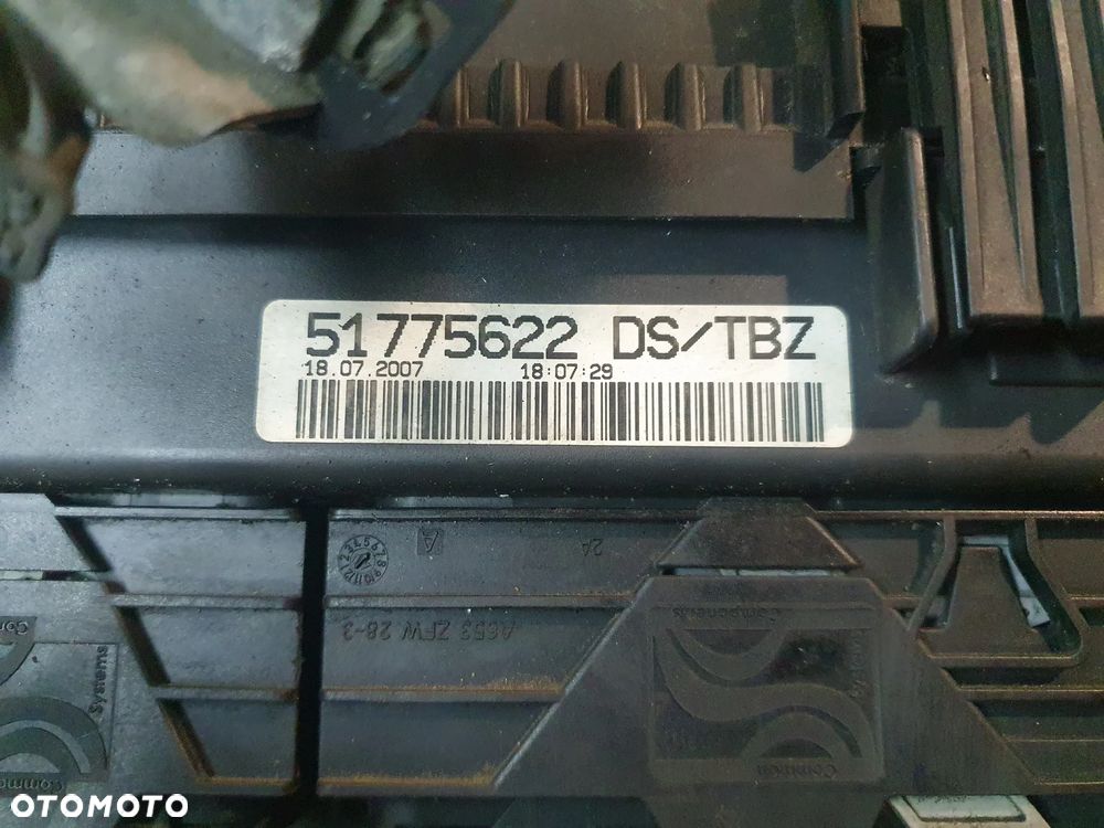 FIAT GRANDE PUNTO 05-11 1.3 JTD 51775622 SKRZYNKA BEZPIECZNIKÓW + WTYCZKI INSTALACJA - 5