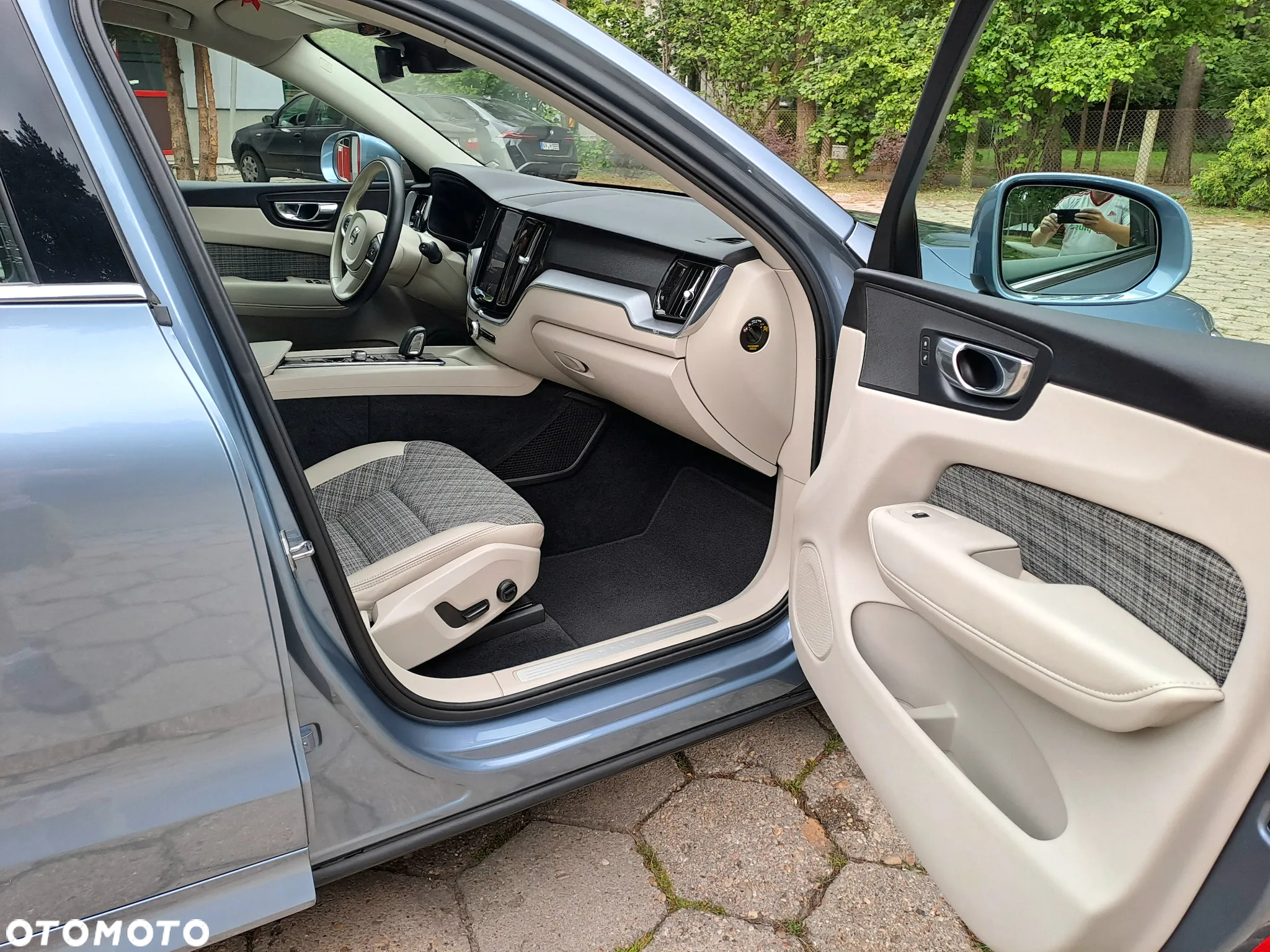 Volvo XC 60 B4 D AWD Momentum Pro - 9