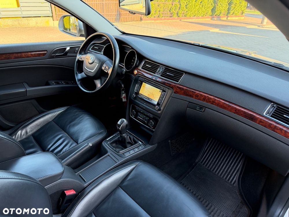 Skoda Superb 2.0 TDI 4x4 Exclusive - 35