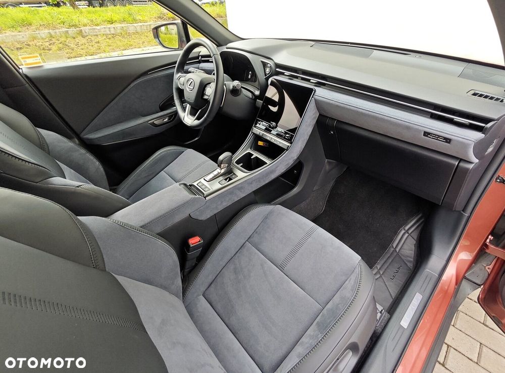 Lexus LBX 1.5 Hybrid Original Edition - 4