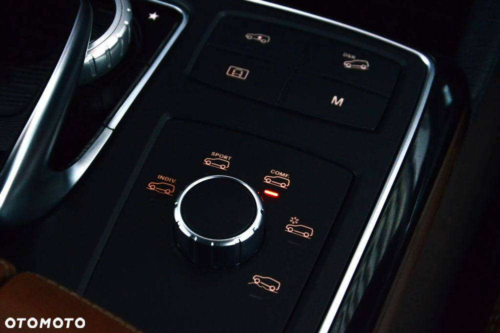 Mercedes-Benz GLE - 32