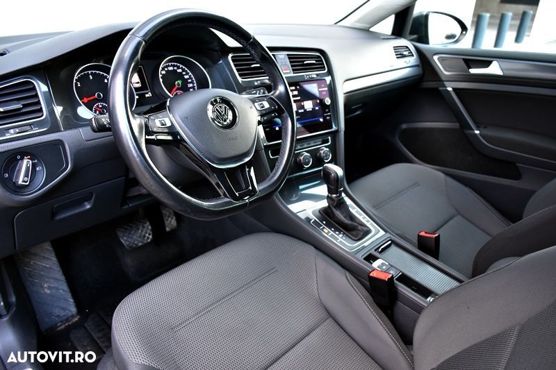 Volkswagen Golf - 12