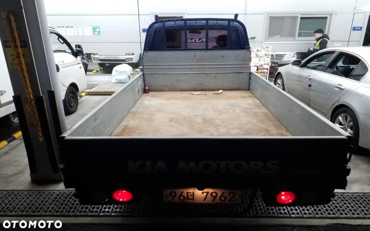 Kia K2500 Bongo 3 - 9