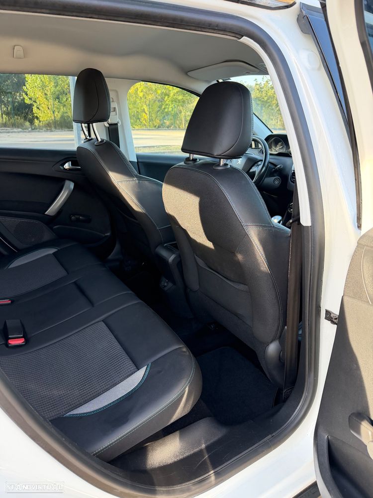 Peugeot 2008 PureTech 130 GPF Black Edition - 15