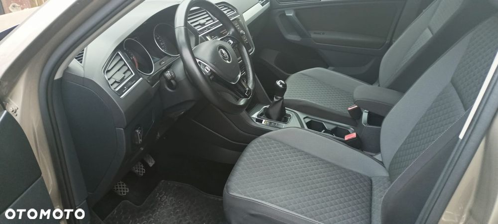 Volkswagen Tiguan - 9