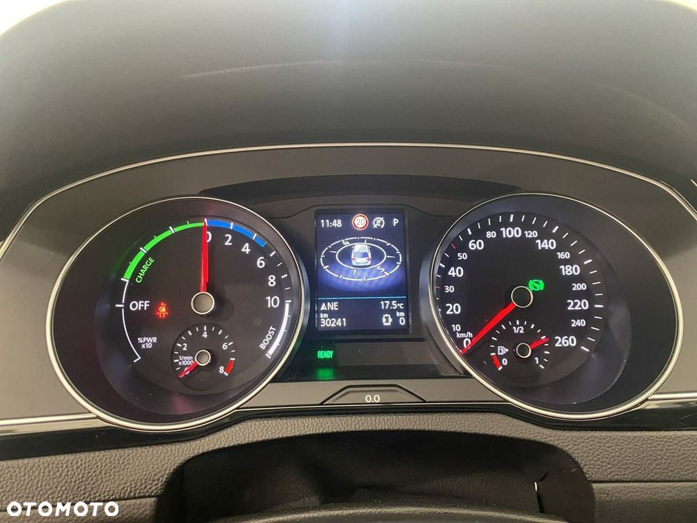 Volkswagen Passat - 17