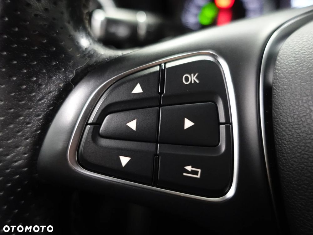 Mercedes-Benz CLA 180 7G-DCT - 37