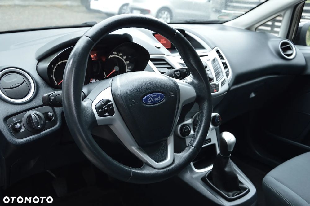 Ford Fiesta 1.25 Ghia - 12