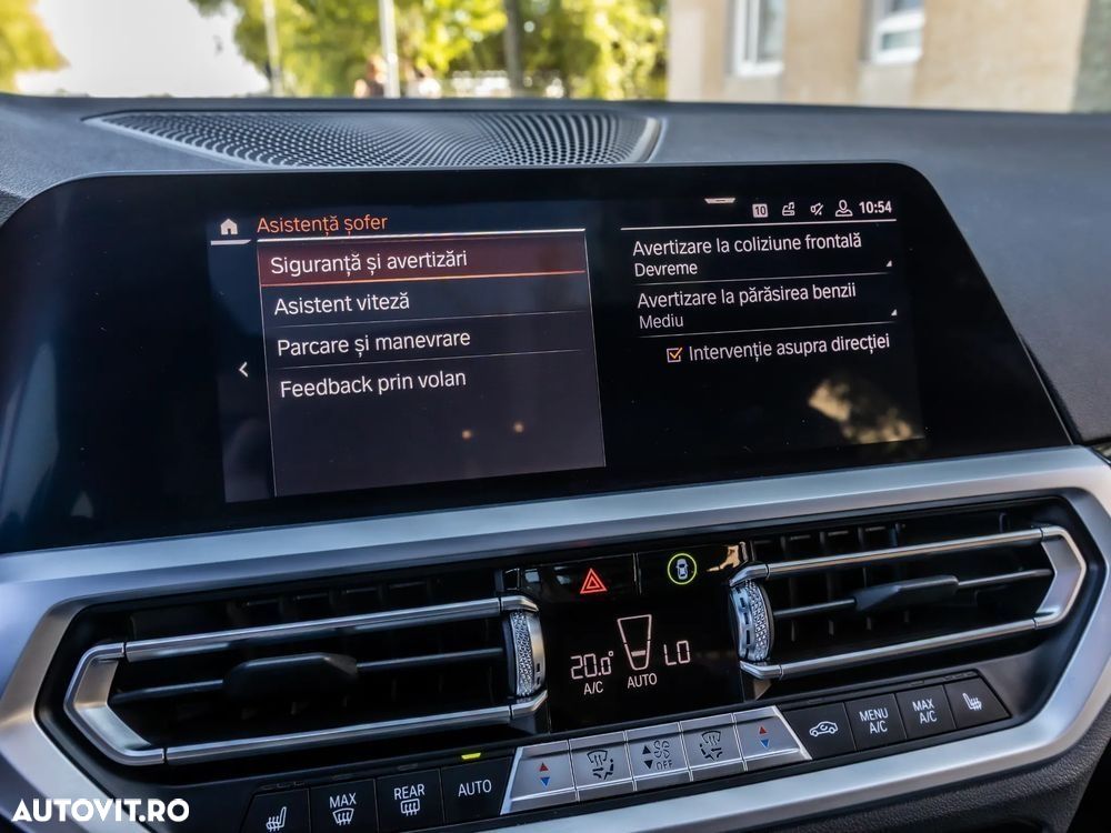 BMW Seria 3 320i Aut. Sport Line - 25