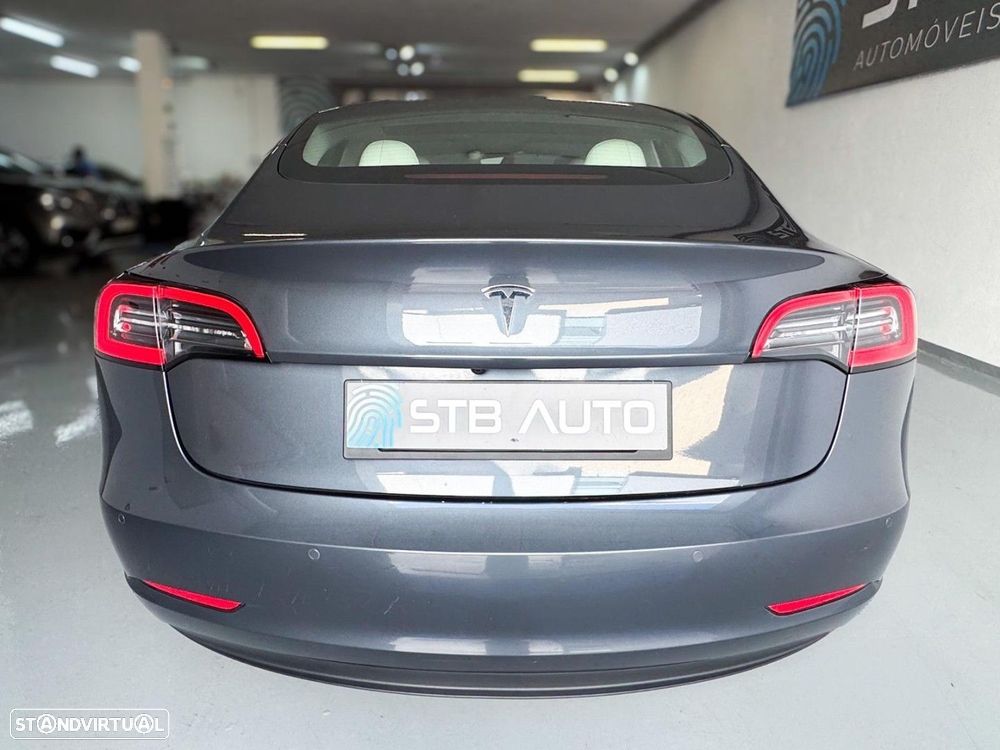 Tesla Model 3 - 14