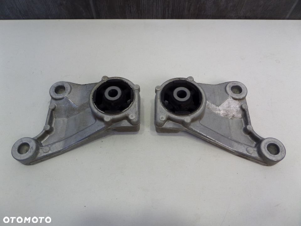 MAZDA 6 GJ LIFT 16 4X4 4WD 4L  ŁAPA MOCOWANIE MOSTU DYFERENCJAŁU PRAWA LEWA - 4