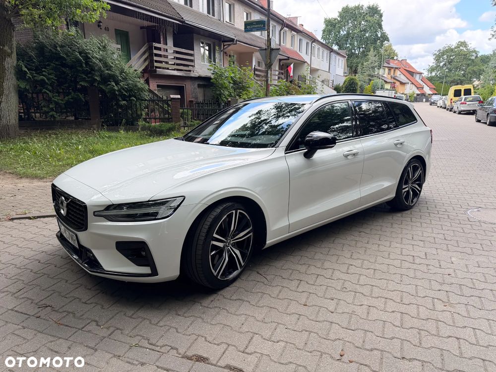 Volvo V60 B5 B R-Design