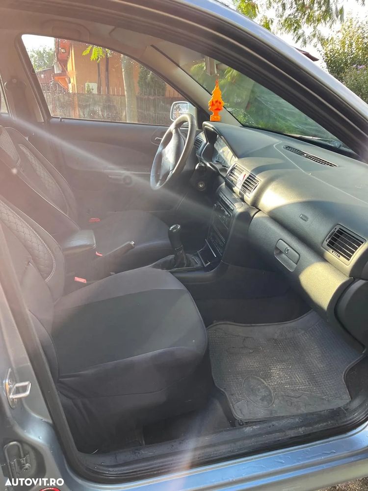 Skoda Octavia 1.6 Combi - 4