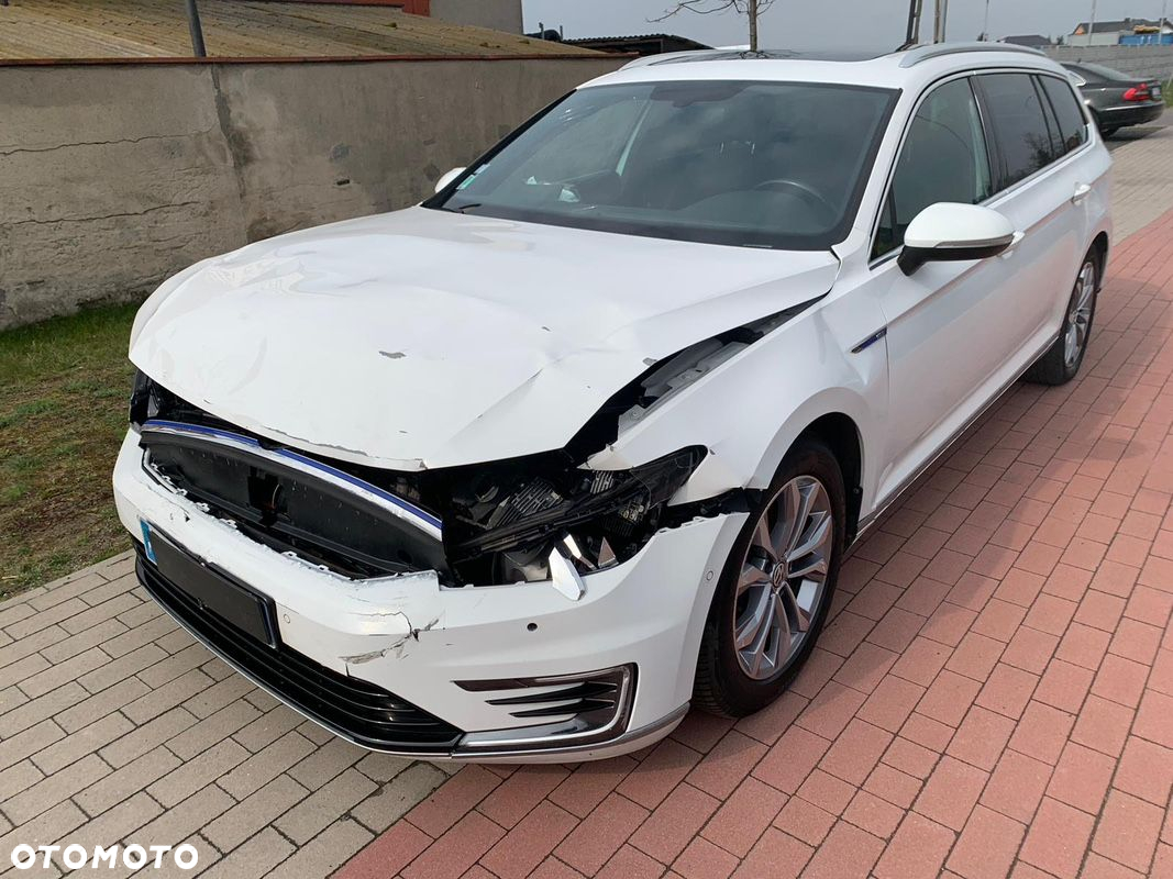 Volkswagen Passat - 4