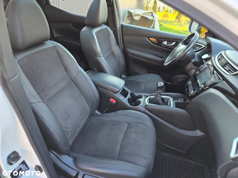 Nissan Qashqai 1.6 DIG-T N-Vision - 24