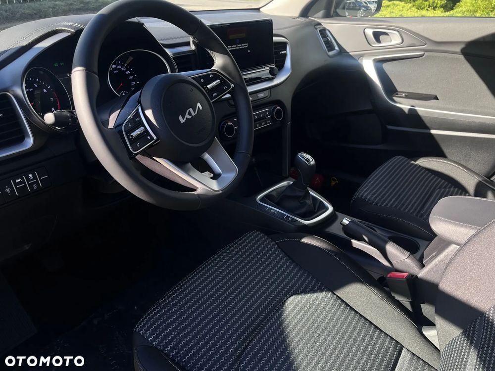 Kia Ceed 1.5 T-GDI M - 10