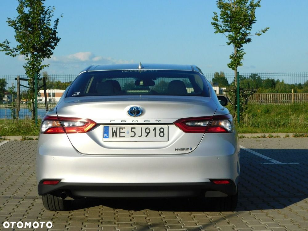 Toyota Camry - 18