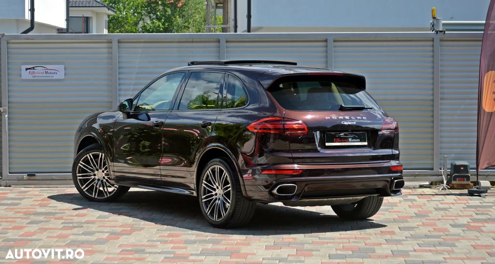 Porsche Cayenne 3.0 L - 16