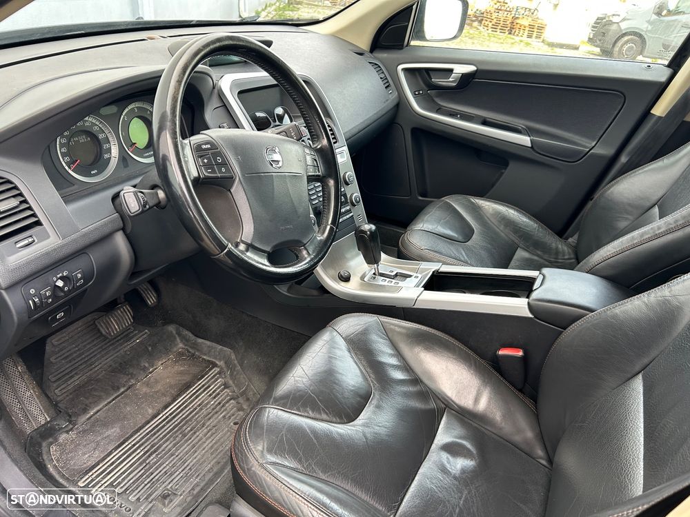 Volvo XC 60 D5 Momentum Geartronic - 8