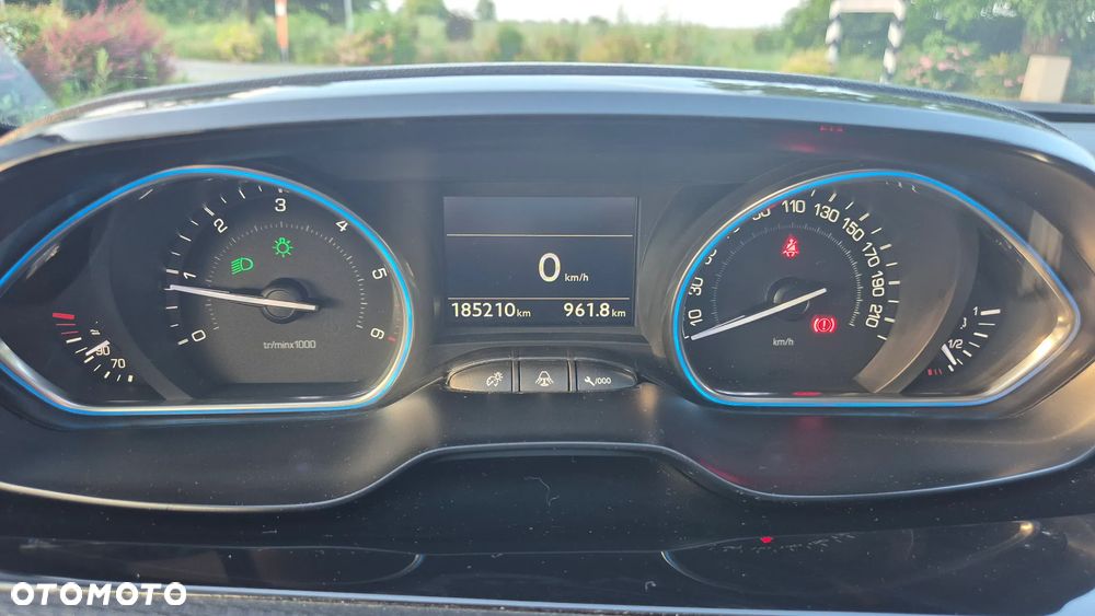 Peugeot 2008 BlueHDi FAP 120 STOP & START Allure - 15