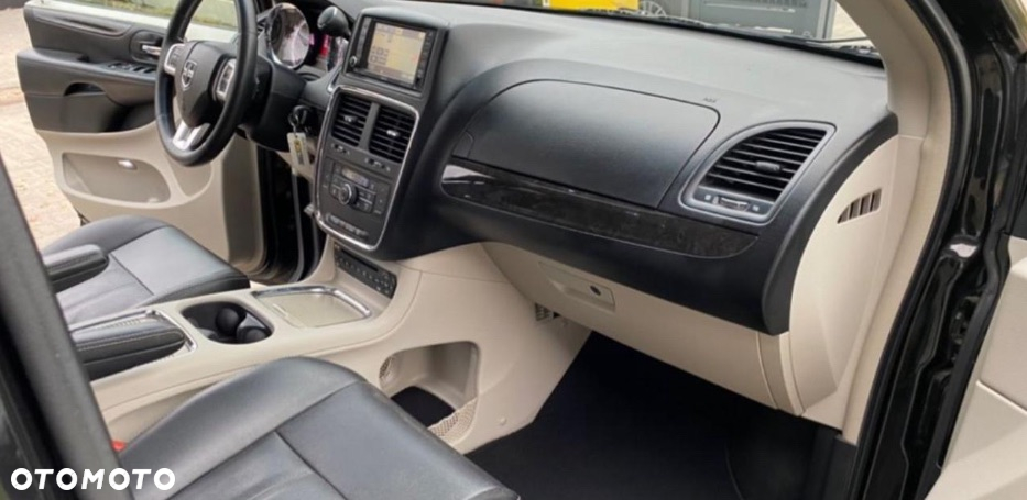 Dodge Grand Caravan - 10