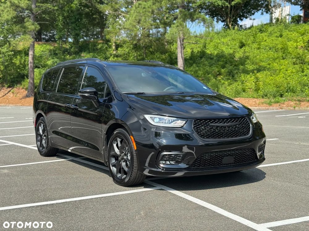 Chrysler Pacifica - 17