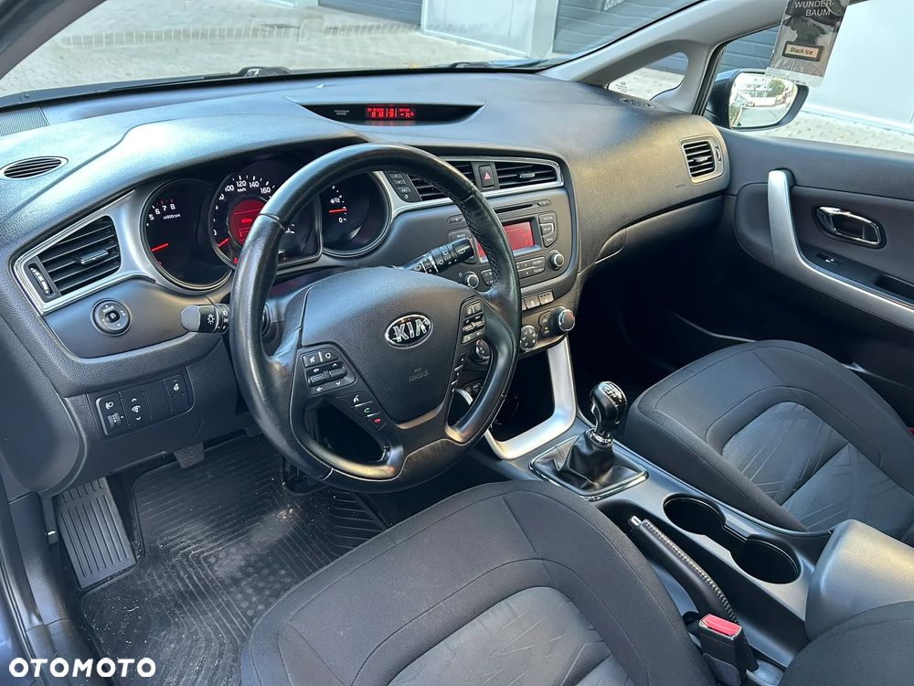 Kia Ceed - 8