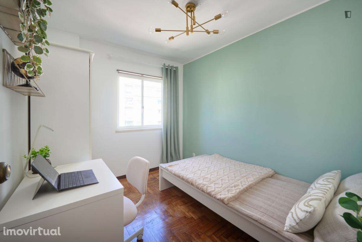 Quarto - localizado em Benfica Lisbon - Grande imagem: 4/28