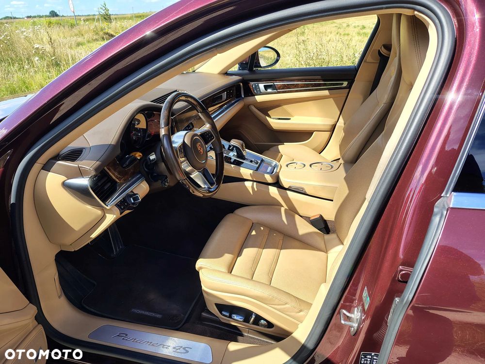 Porsche Panamera 4S - 10