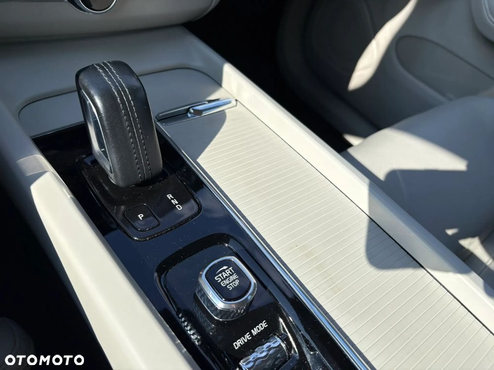 Volvo XC 60 B4 D AWD Momentum - 15
