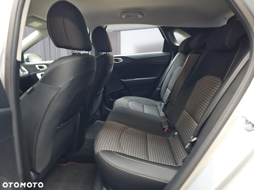 Kia Ceed 1.5 T-GDI M - 10