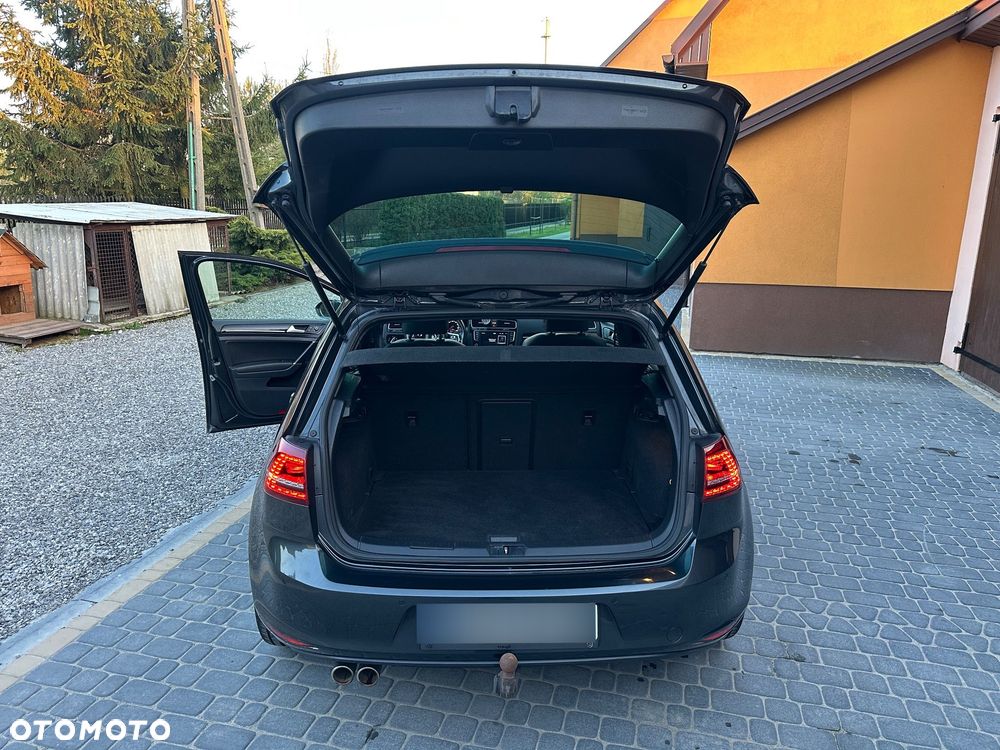 Volkswagen Golf - 6