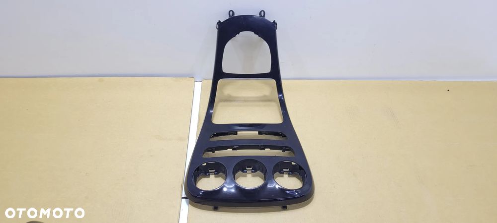 MERCEDES W205 DEKOR KONSOLA PANEL LED SRODKOWY CZARNY - 2