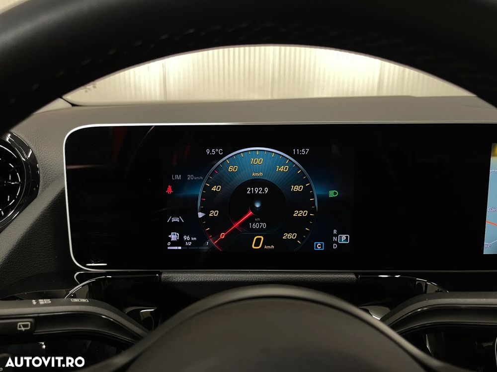 Mercedes-Benz GLA - 25