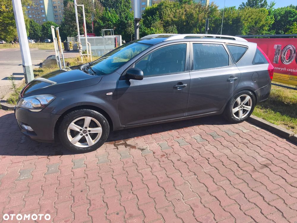 Kia Ceed 1.6 L - 8