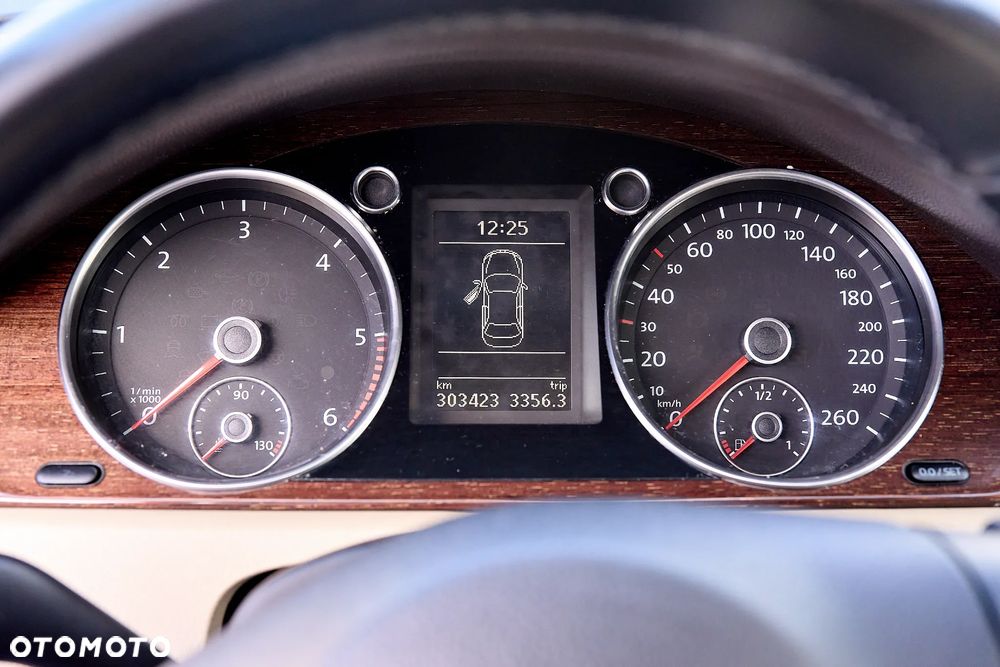 Volkswagen Passat 2.0 TDI 4Mot Highline DSG - 17