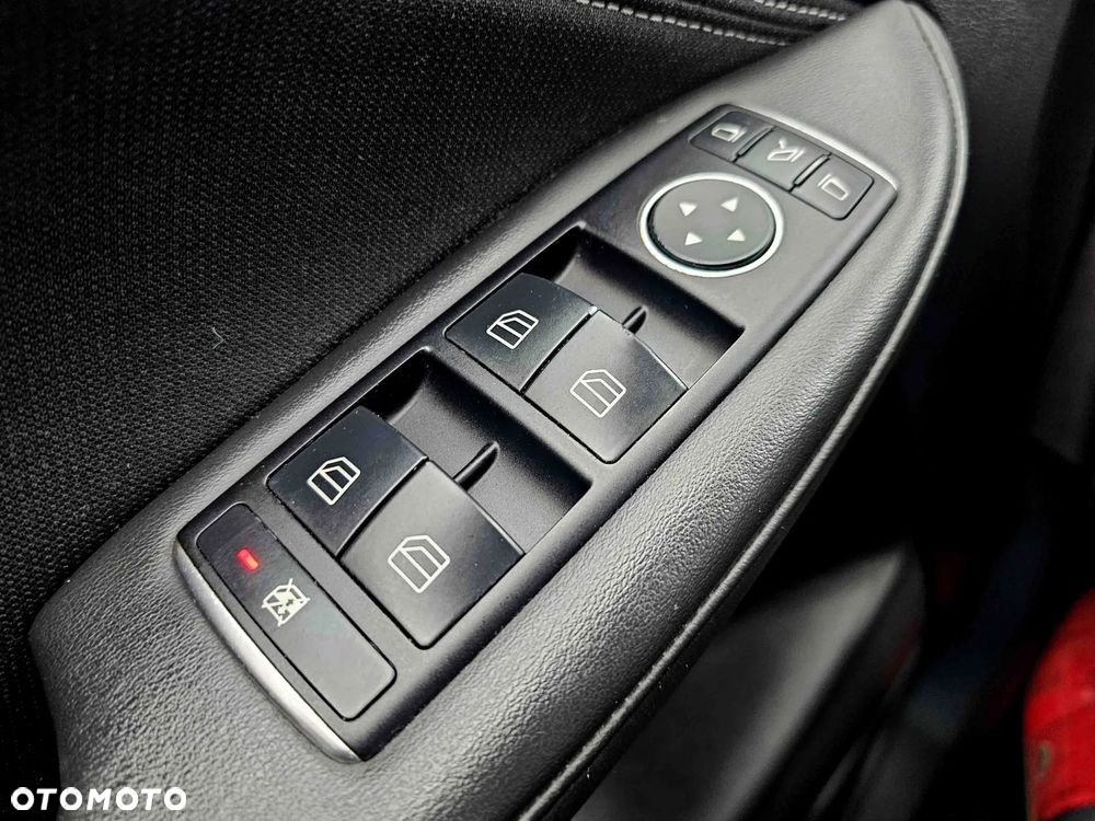 Infiniti Q30 1.6t Premium - 36