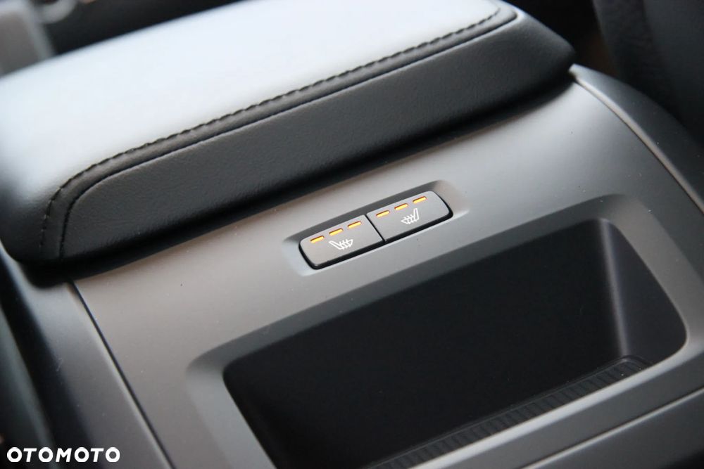 Volvo XC 60 B4 D Plus Dark - 30