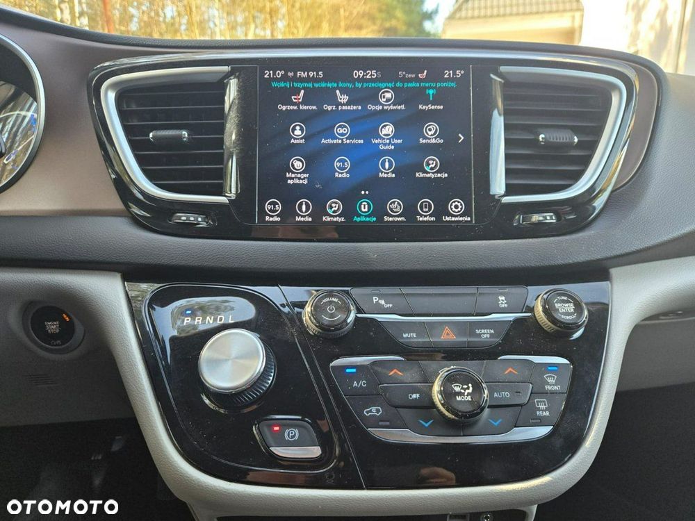 Chrysler Pacifica - 4