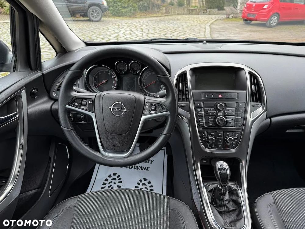 Opel Astra GTC 1.6 Turbo Edition - 9