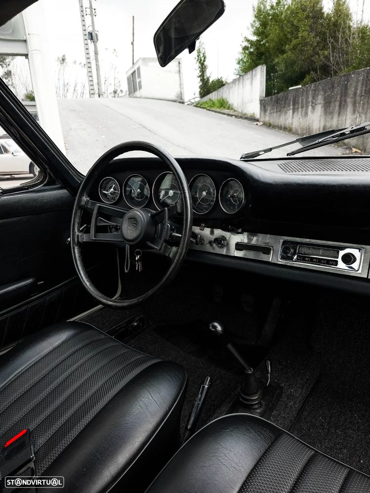 Porsche 911 Série F - 18