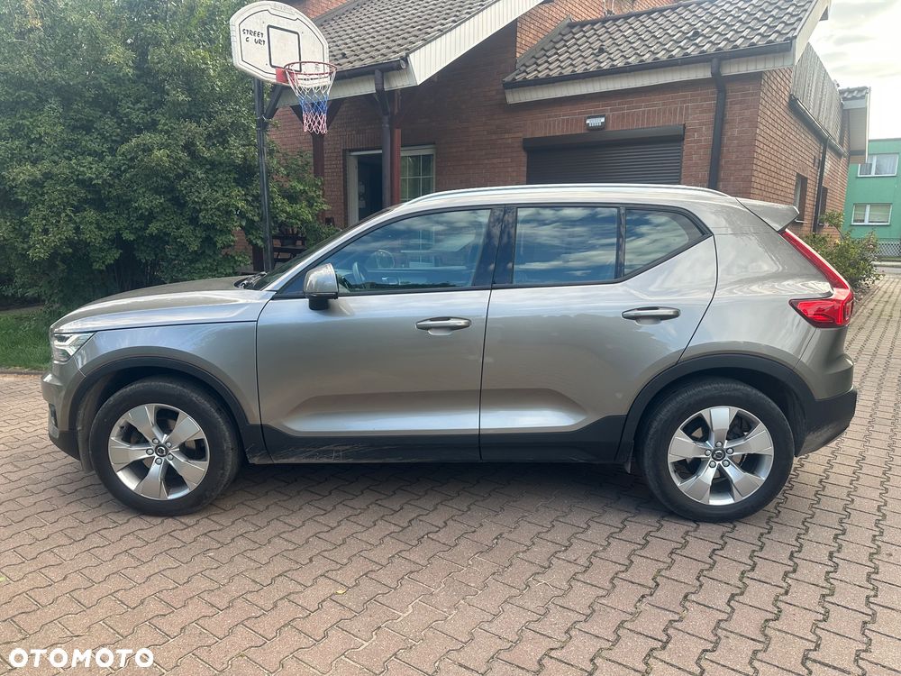 Volvo XC 40 T3 Momentum Pro - 2