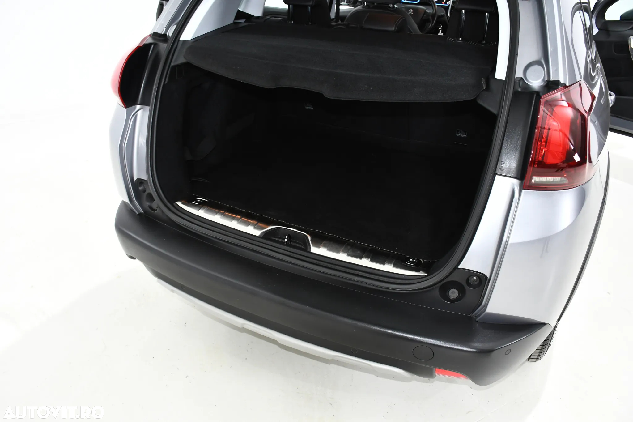 Peugeot 2008 1.2 PureTech Turbo EAT6 S&S Allure - 26
