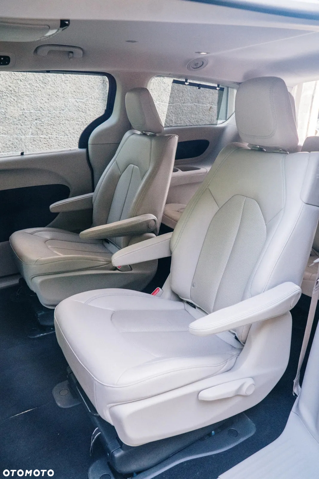 Chrysler Pacifica - 21