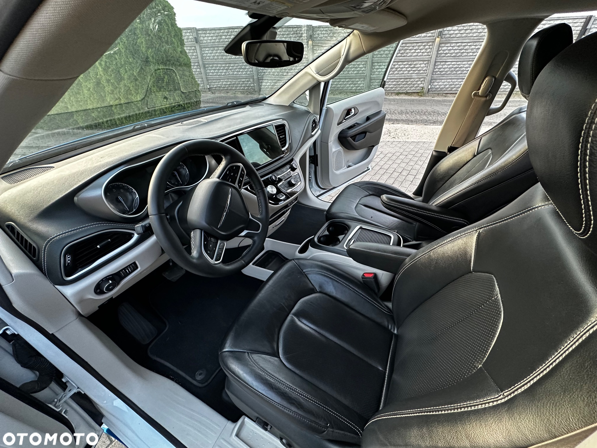 Chrysler Pacifica - 16