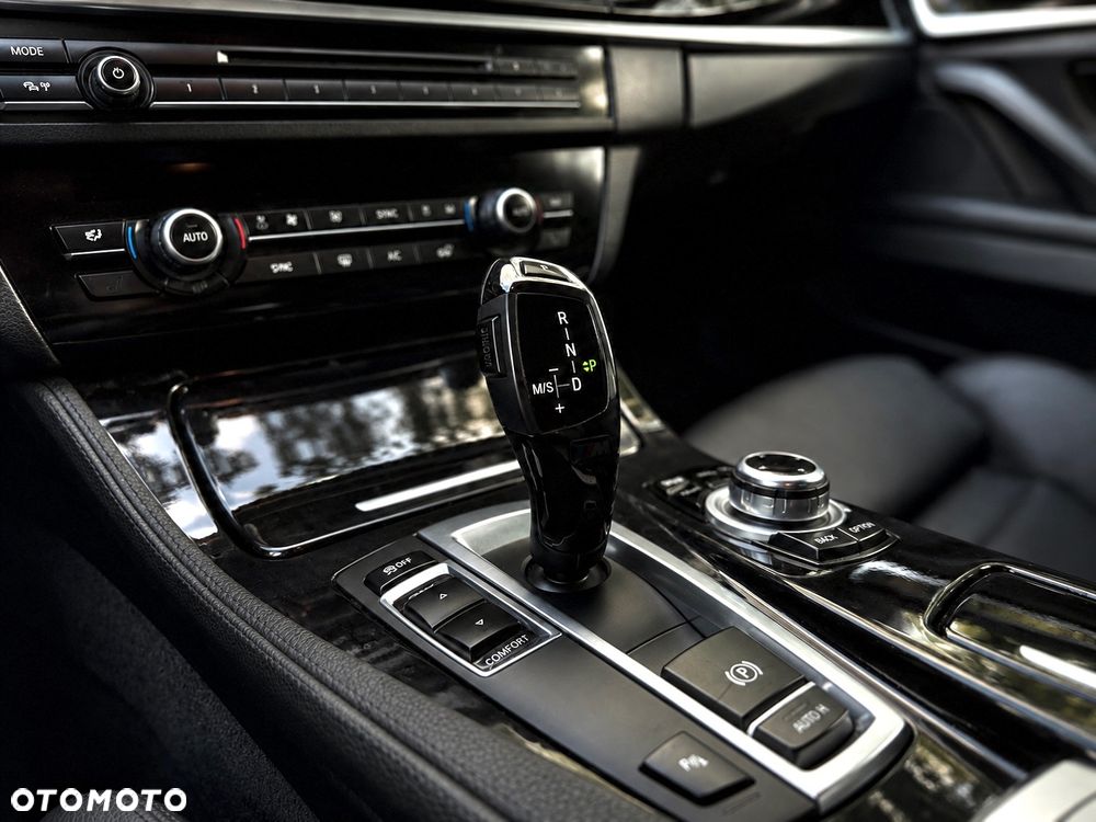 BMW Seria 5 518d M Sport - 8